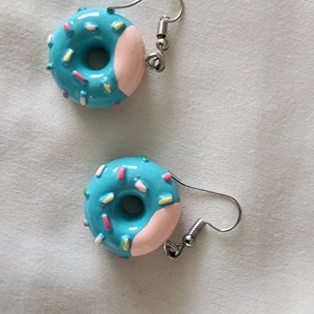 Adorable donut earings - Picture 5 of 5